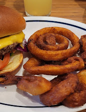 Clasic Steakburger With Onion Ring